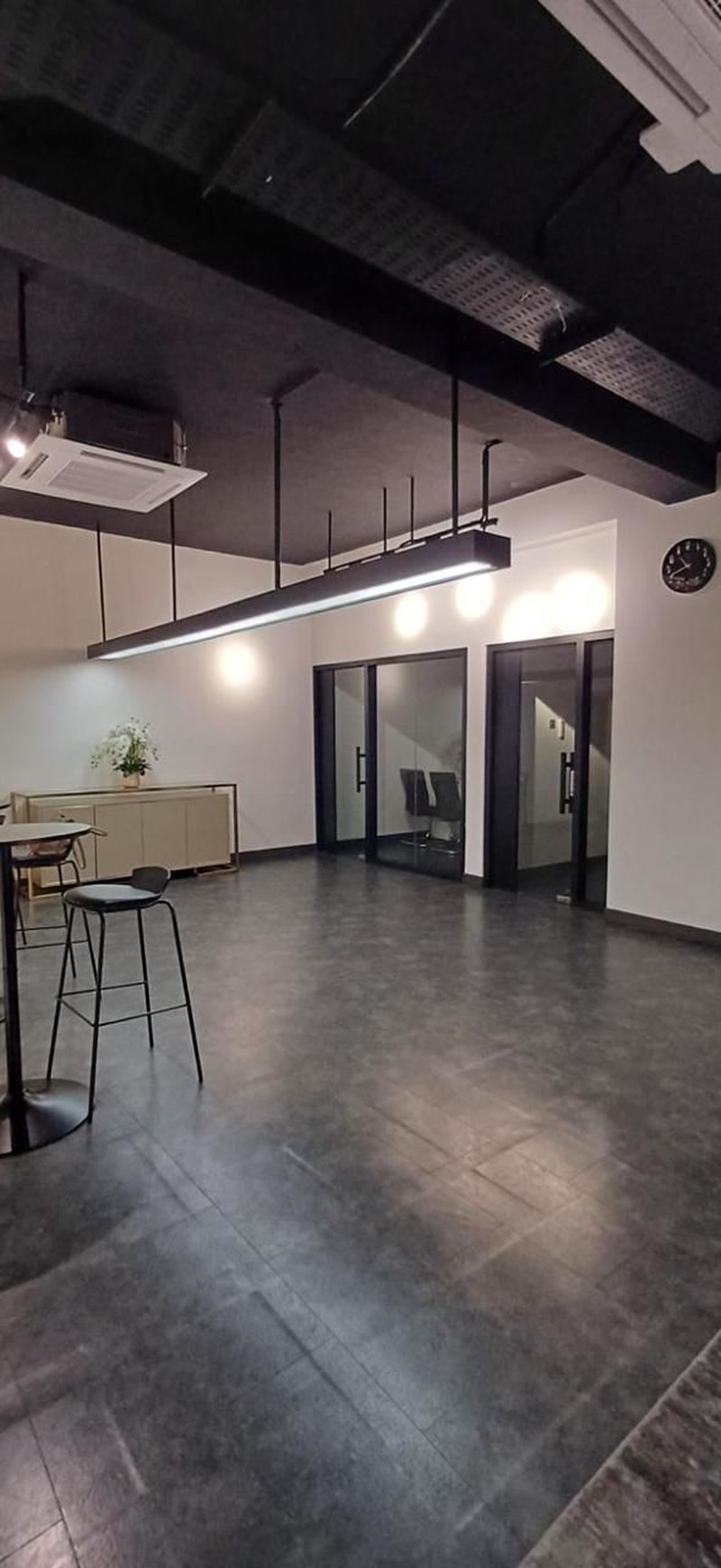 BANGUNAN EX KLINIK KECANTIKAN DI KEBAYORAN BARU, JAKARTA SELATAN