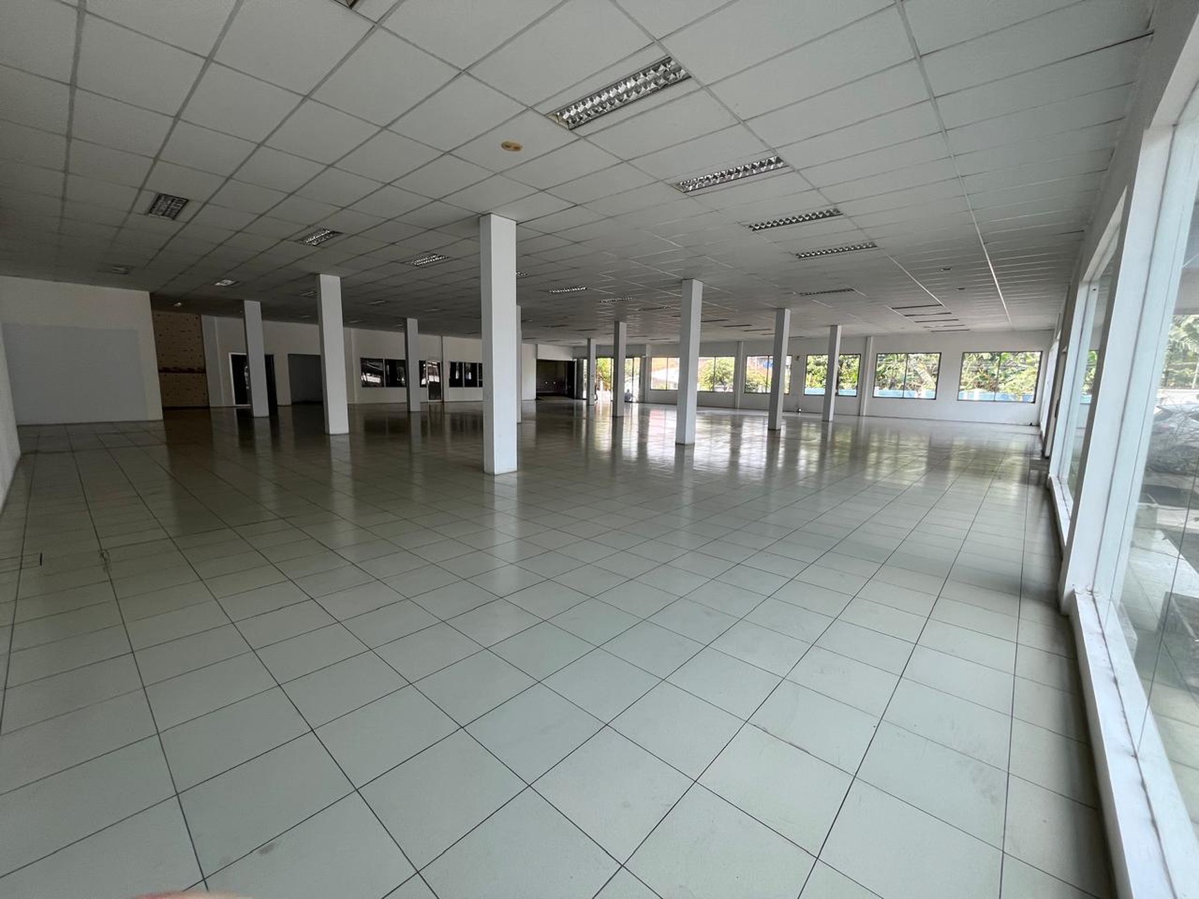 Disewakan Gedung Ex Kia Cimone JL. Merdeka - Pabuaran Tangerang