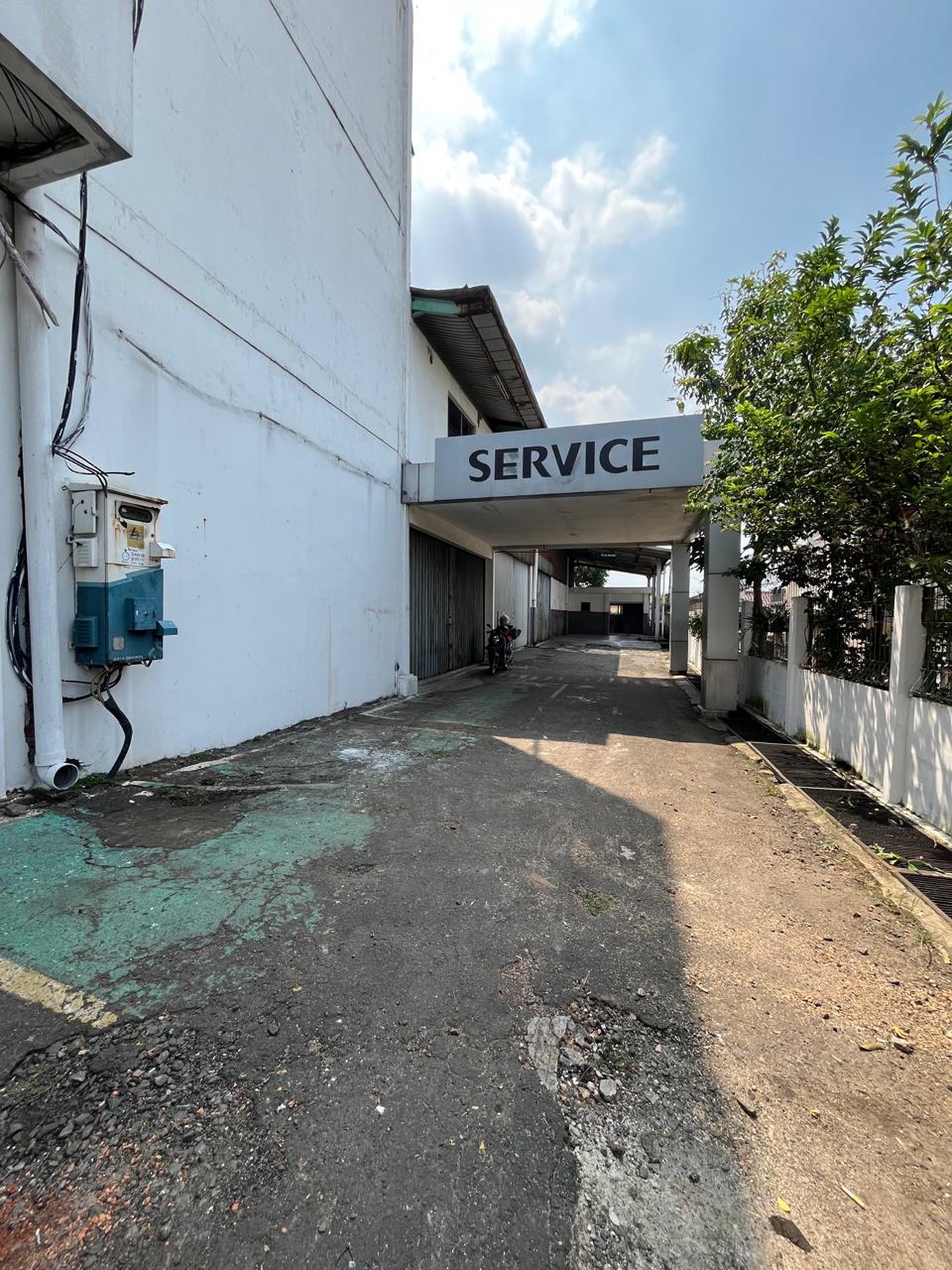 Disewakan Gedung Ex Kia Cimone JL. Merdeka - Pabuaran Tangerang