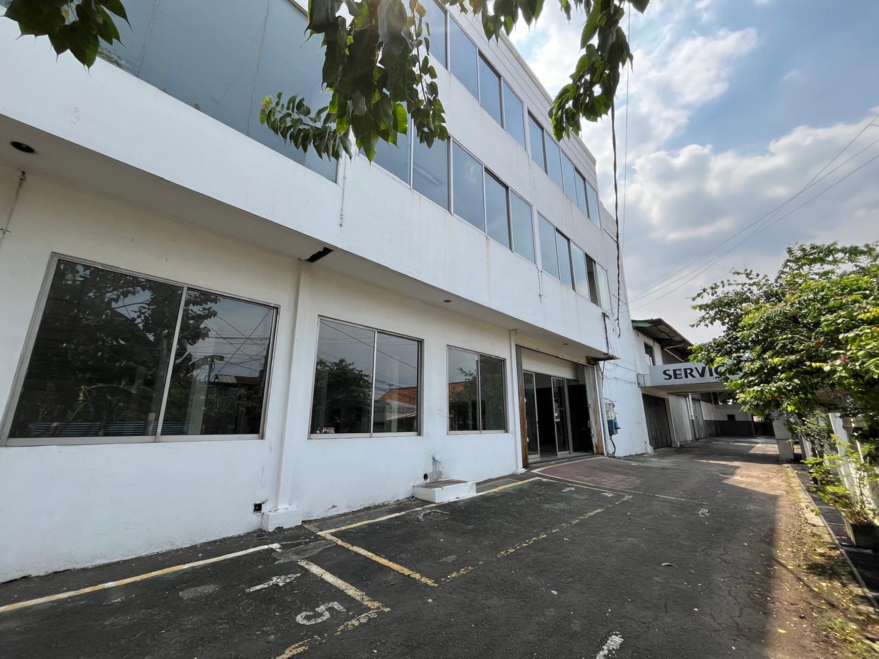 Disewakan Gedung Ex Kia Cimone JL. Merdeka - Pabuaran Tangerang