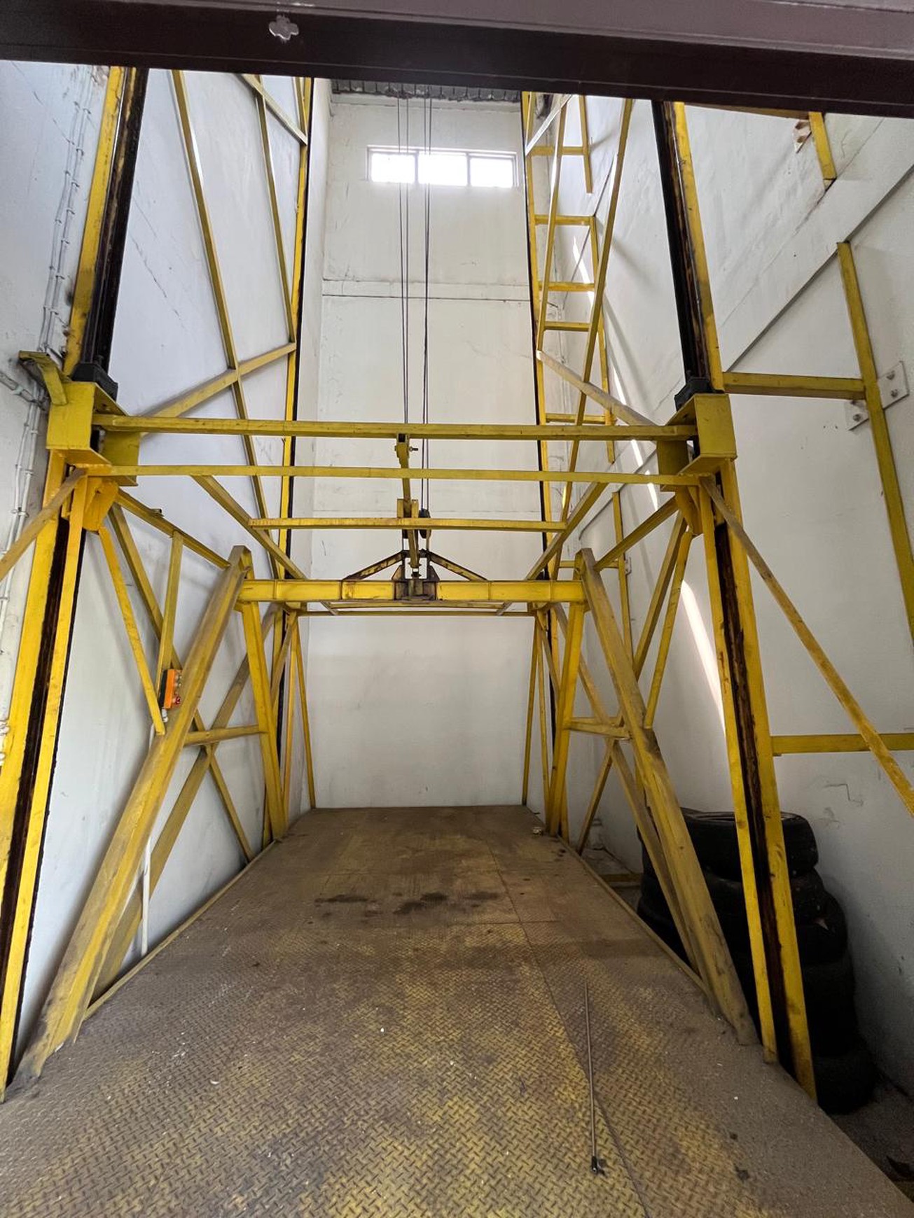 Disewakan Gedung Ex Kia Cimone JL. Merdeka - Pabuaran Tangerang