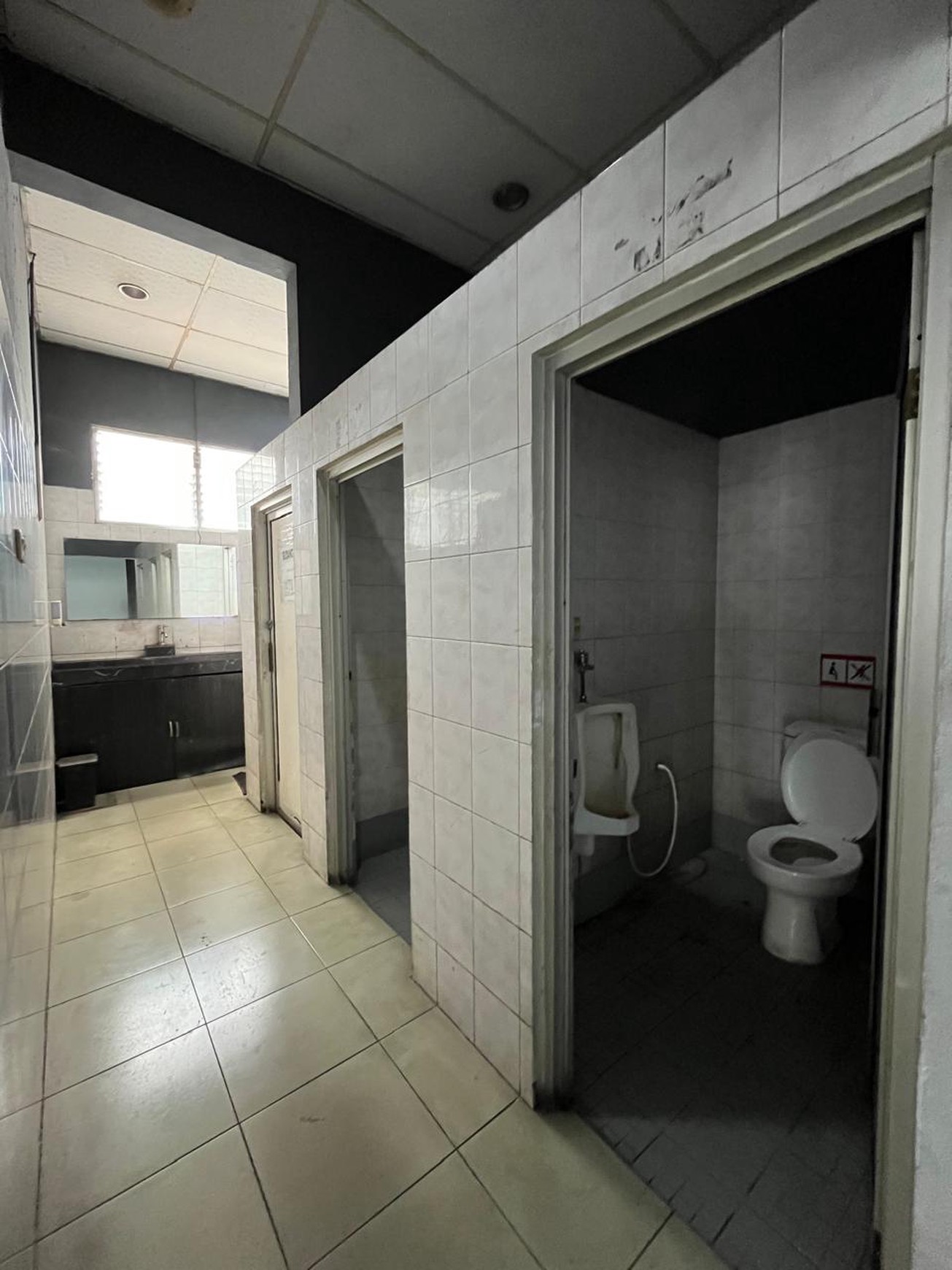 Disewakan Gedung Ex Kia Cimone JL. Merdeka - Pabuaran Tangerang