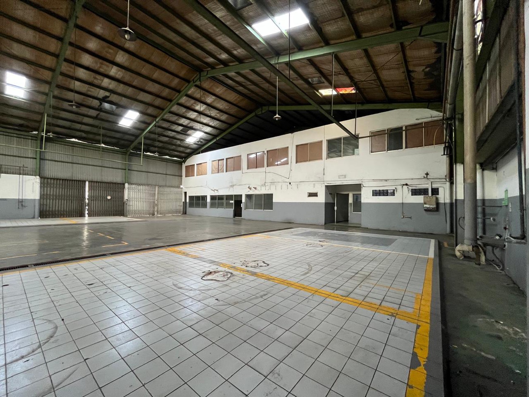 Disewakan Gedung Ex Kia Cimone JL. Merdeka - Pabuaran Tangerang