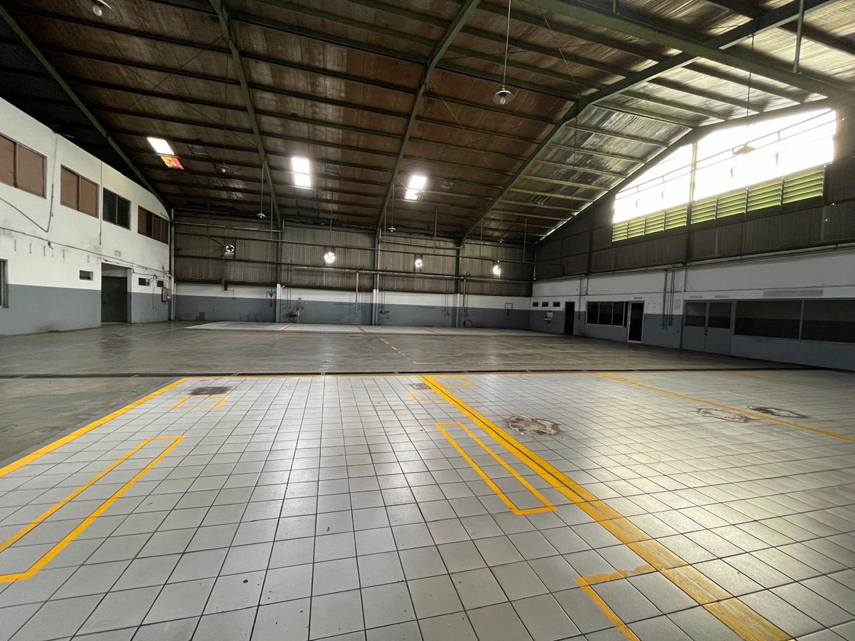 Disewakan Gedung Ex Kia Cimone JL. Merdeka - Pabuaran Tangerang