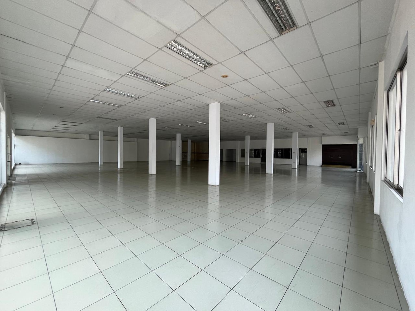 Disewakan Gedung Ex Kia Cimone JL. Merdeka - Pabuaran Tangerang