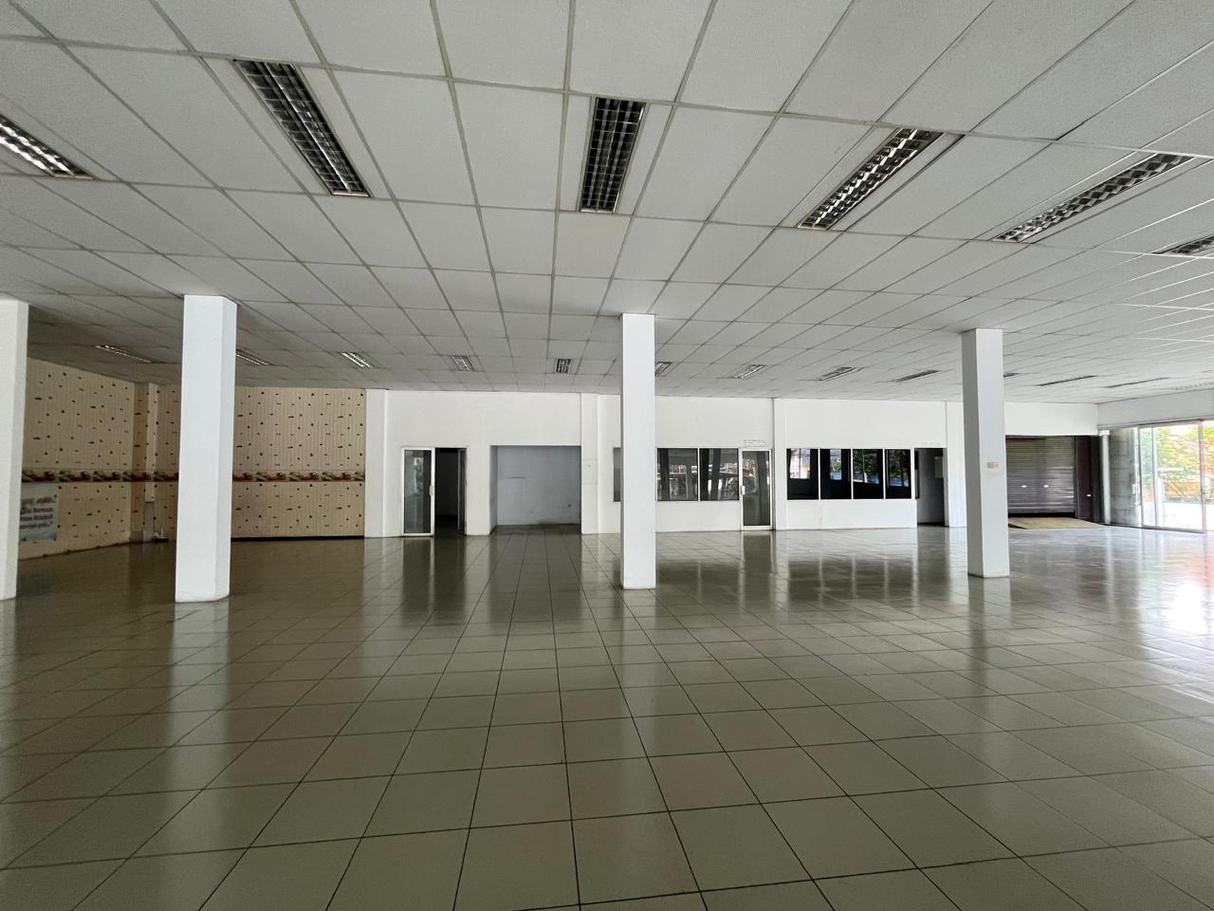 Disewakan Gedung Ex Kia Cimone JL. Merdeka - Pabuaran Tangerang