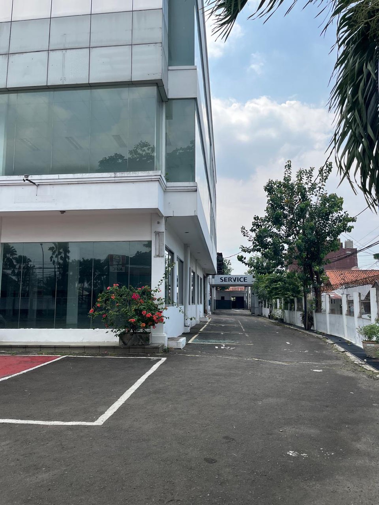Disewakan Gedung Ex Kia Cimone JL. Merdeka - Pabuaran Tangerang