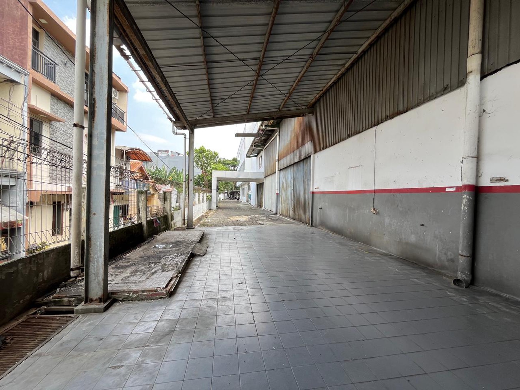 Disewakan Gedung Ex Kia Cimone JL. Merdeka - Pabuaran Tangerang