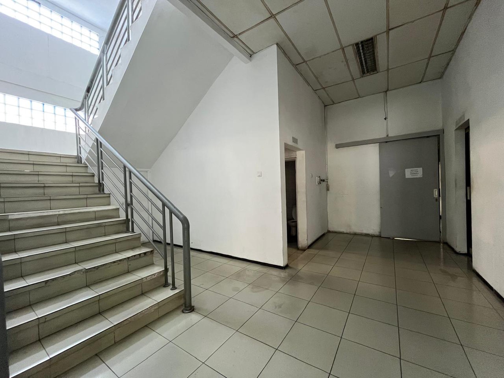 Disewakan Gedung Ex Kia Cimone JL. Merdeka - Pabuaran Tangerang