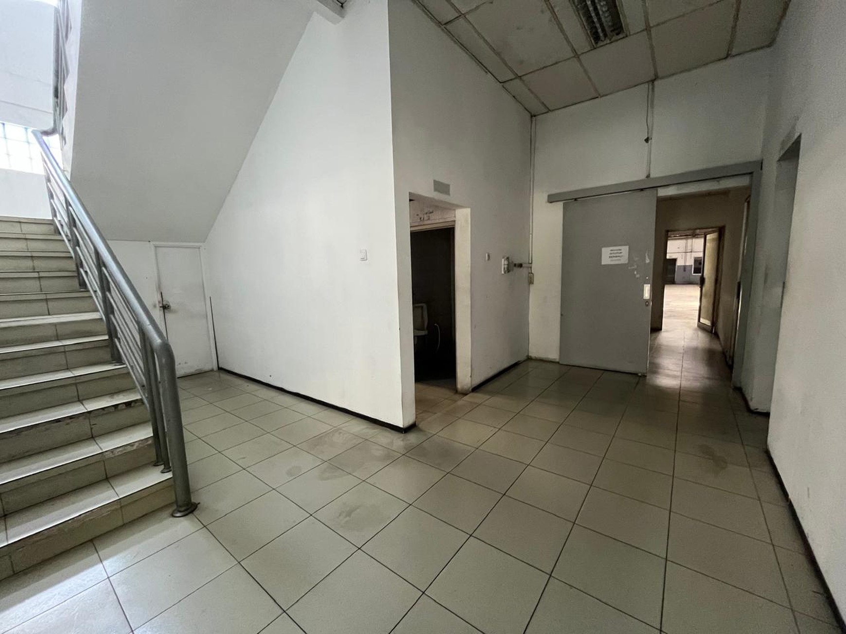 Disewakan Gedung Ex Kia Cimone JL. Merdeka - Pabuaran Tangerang