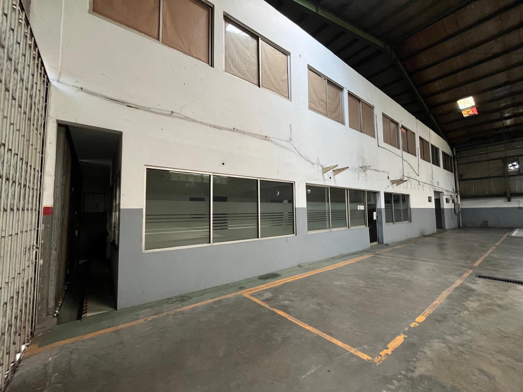 Disewakan Gedung Ex Kia Cimone JL. Merdeka - Pabuaran Tangerang
