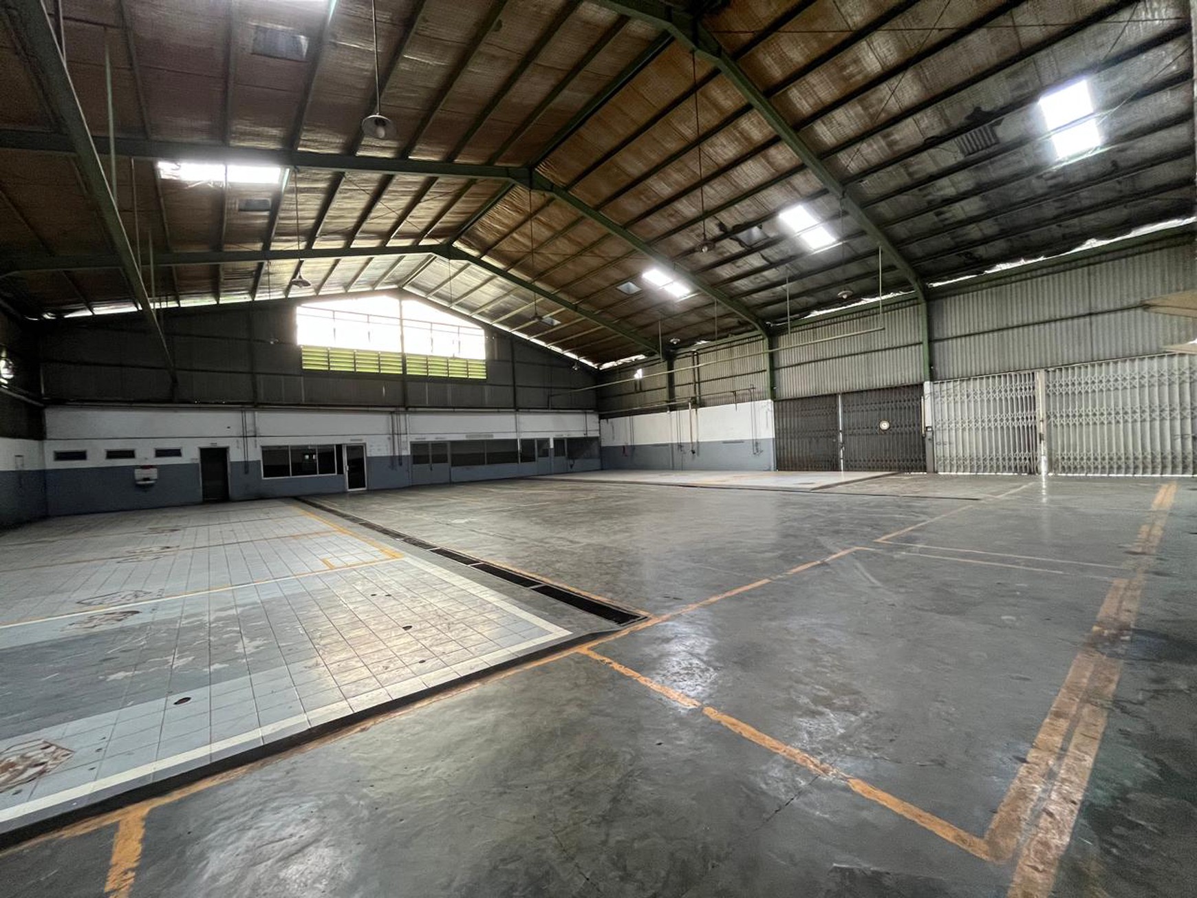 Disewakan Gedung Ex Kia Cimone JL. Merdeka - Pabuaran Tangerang