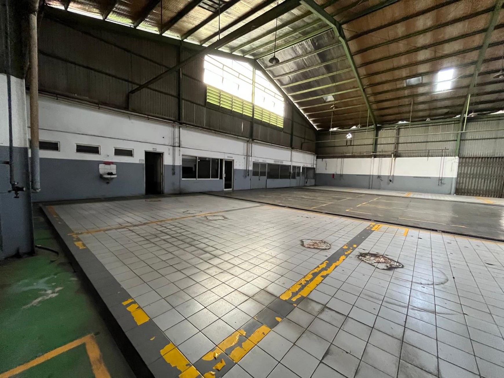 Disewakan Gedung Ex Kia Cimone JL. Merdeka - Pabuaran Tangerang