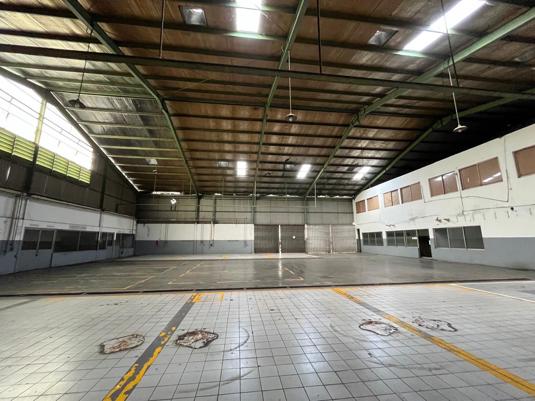 Disewakan Gedung Ex Kia Cimone JL. Merdeka - Pabuaran Tangerang