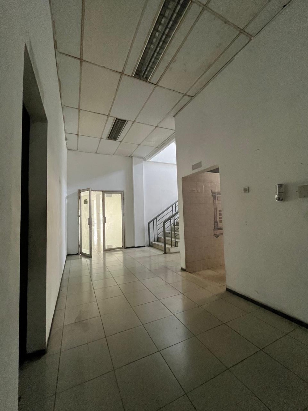 Disewakan Gedung Ex Kia Cimone JL. Merdeka - Pabuaran Tangerang