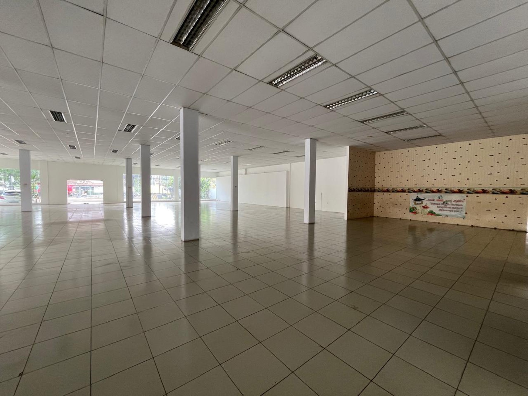 Disewakan Gedung Ex Kia Cimone JL. Merdeka - Pabuaran Tangerang