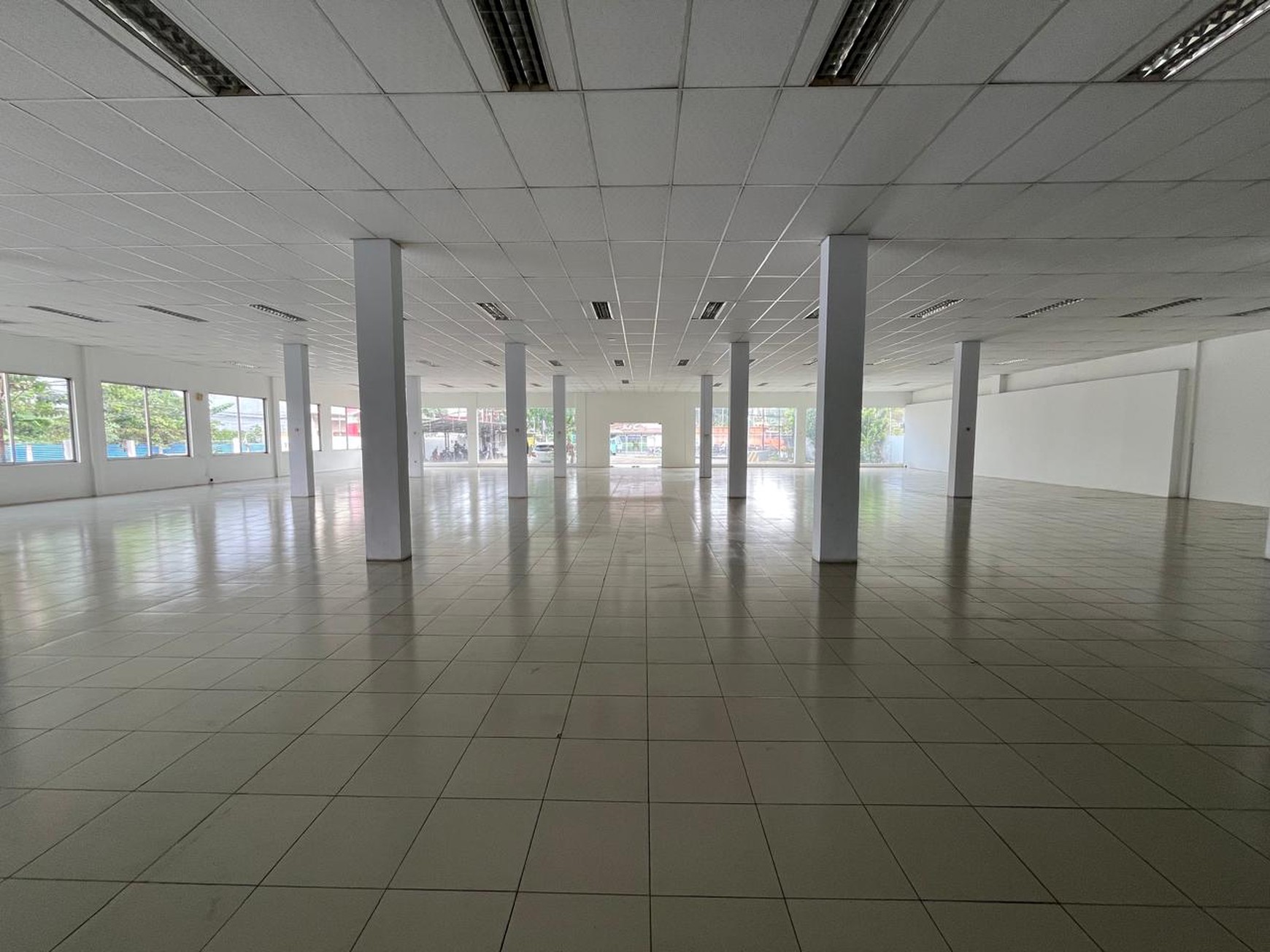 Disewakan Gedung Ex Kia Cimone JL. Merdeka - Pabuaran Tangerang