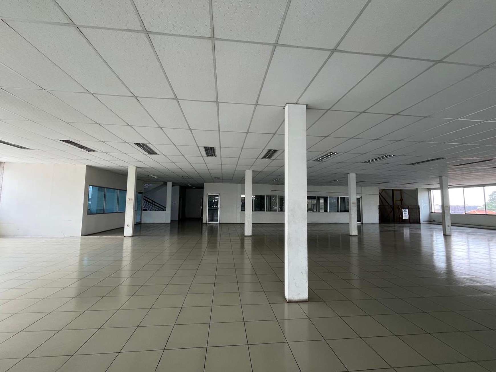 Disewakan Gedung Ex Kia Cimone JL. Merdeka - Pabuaran Tangerang