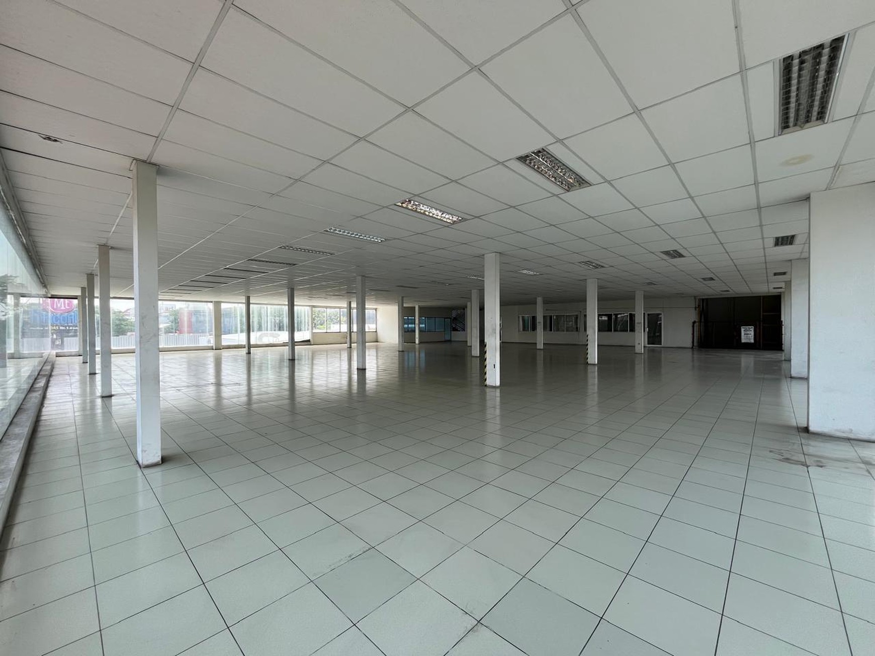 Disewakan Gedung Ex Kia Cimone JL. Merdeka - Pabuaran Tangerang