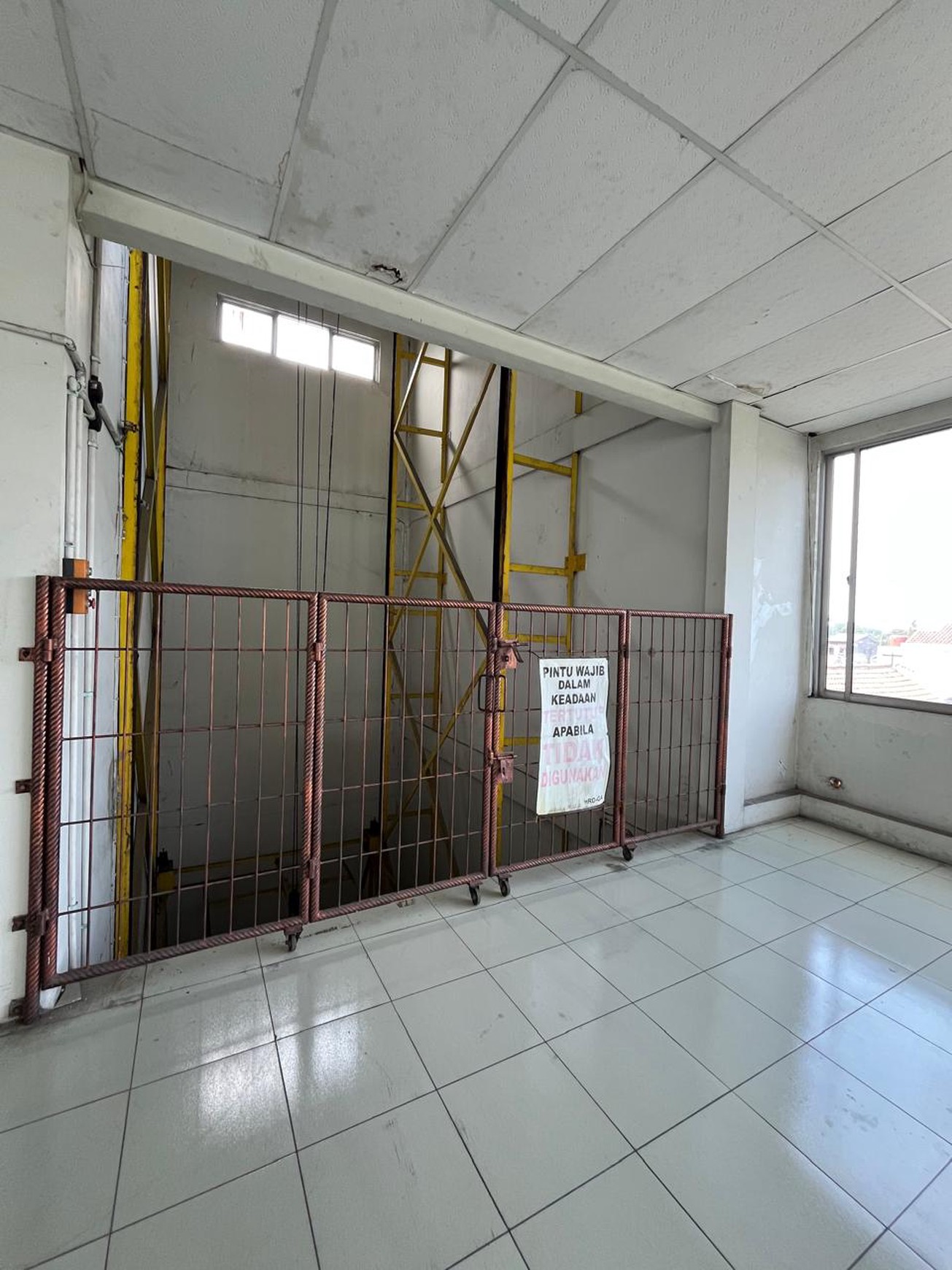 Disewakan Gedung Ex Kia Cimone JL. Merdeka - Pabuaran Tangerang