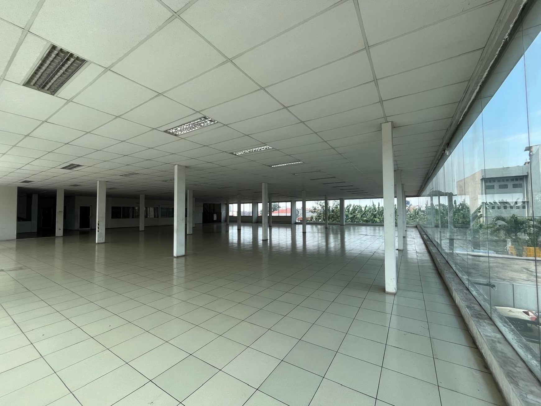 Disewakan Gedung Ex Kia Cimone JL. Merdeka - Pabuaran Tangerang