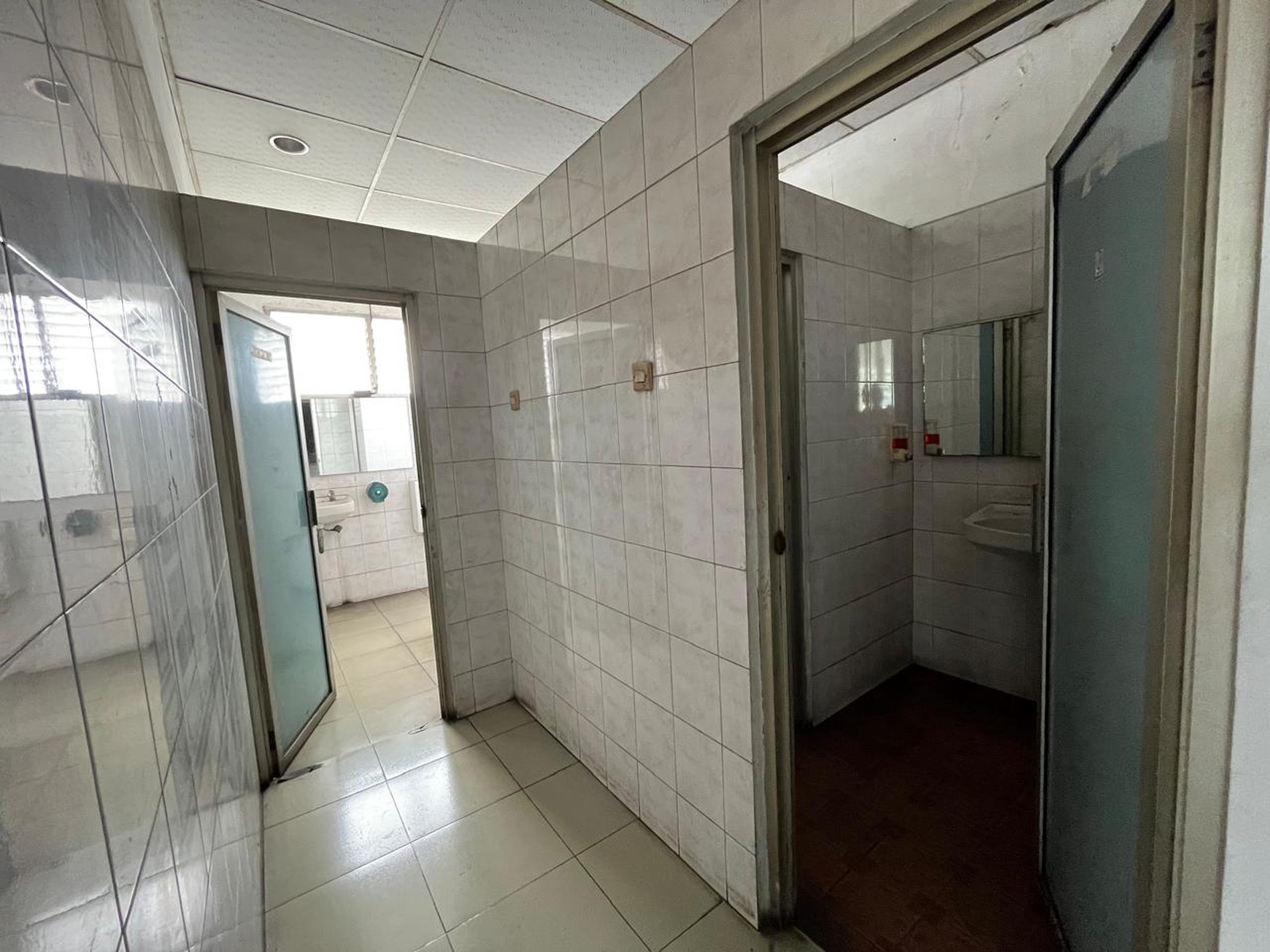 Disewakan Gedung Ex Kia Cimone JL. Merdeka - Pabuaran Tangerang