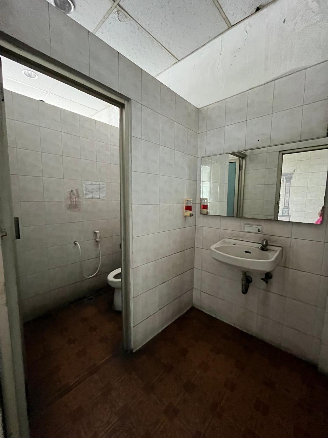 Disewakan Gedung Ex Kia Cimone JL. Merdeka - Pabuaran Tangerang