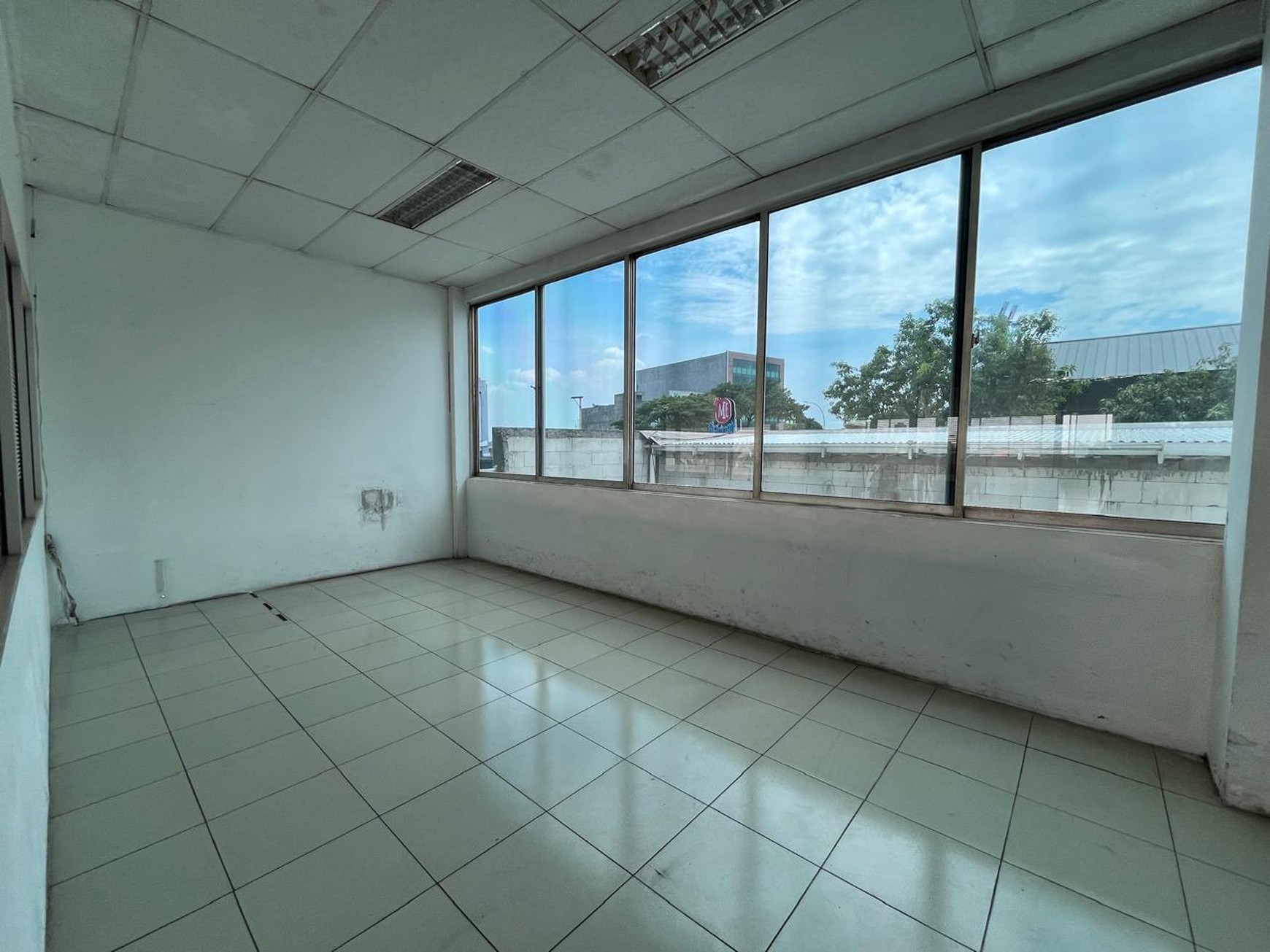 Disewakan Gedung Ex Kia Cimone JL. Merdeka - Pabuaran Tangerang