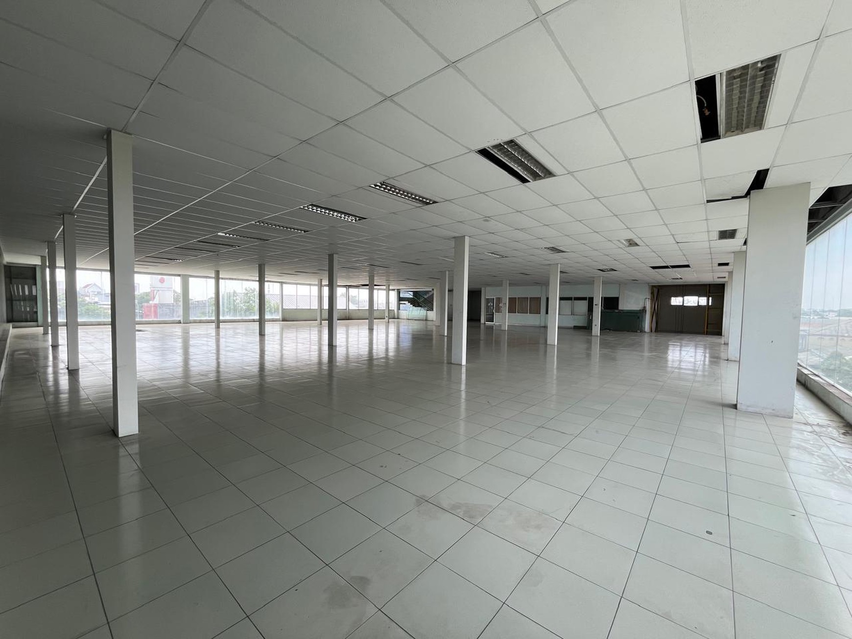 Disewakan Gedung Ex Kia Cimone JL. Merdeka - Pabuaran Tangerang