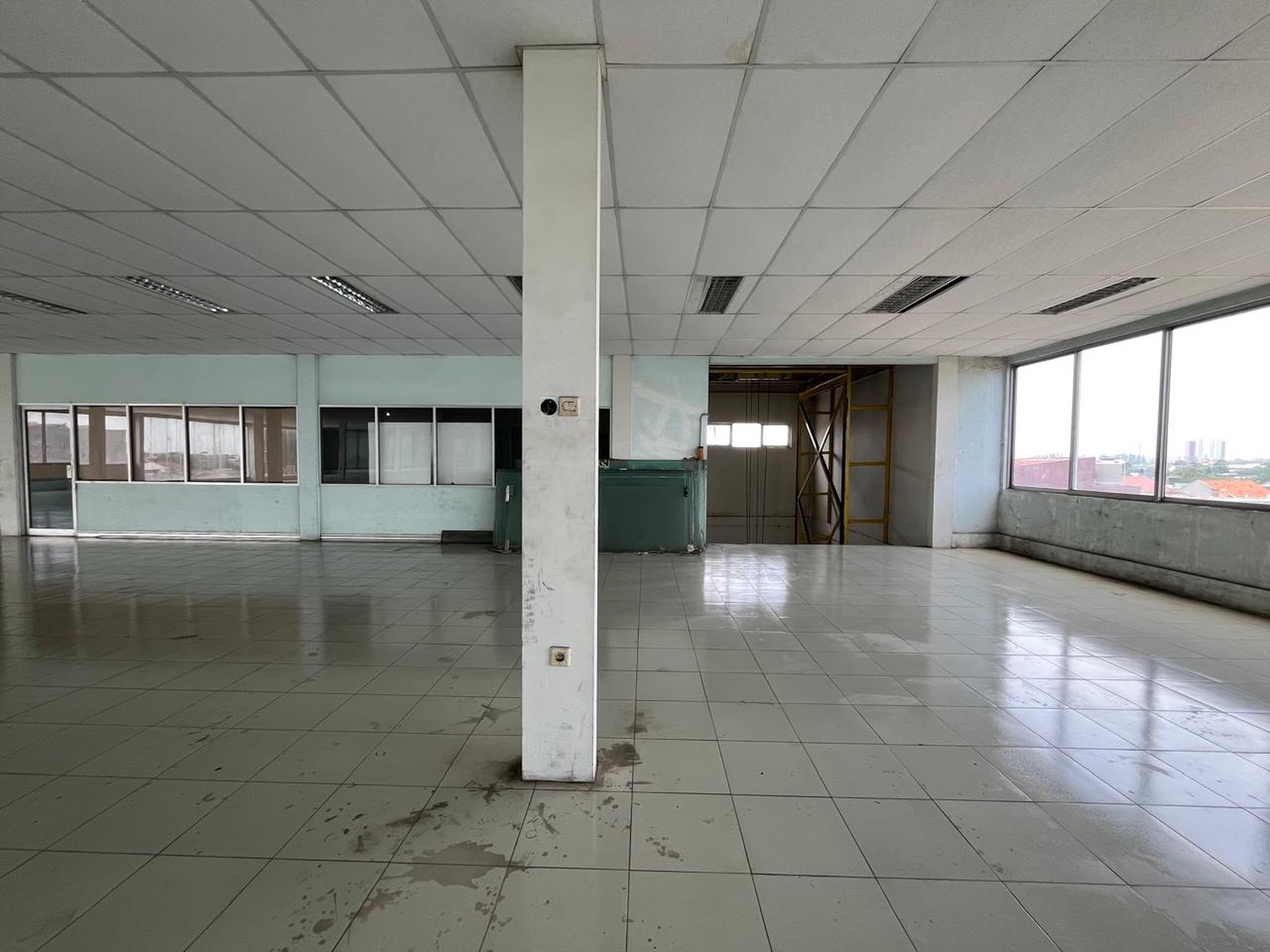 Disewakan Gedung Ex Kia Cimone JL. Merdeka - Pabuaran Tangerang