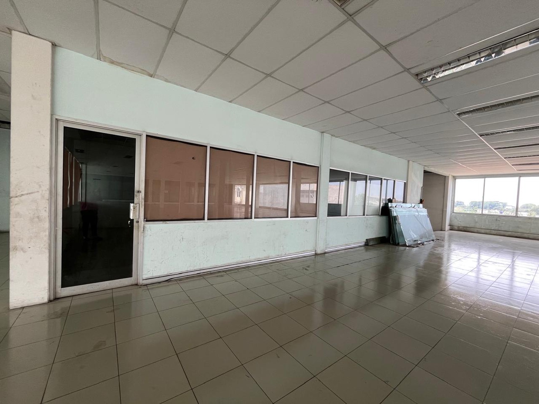 Disewakan Gedung Ex Kia Cimone JL. Merdeka - Pabuaran Tangerang