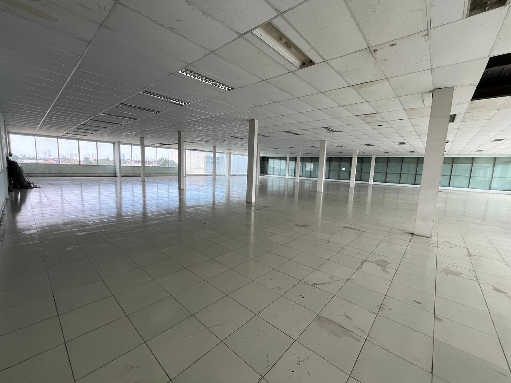 Disewakan Gedung Ex Kia Cimone JL. Merdeka - Pabuaran Tangerang