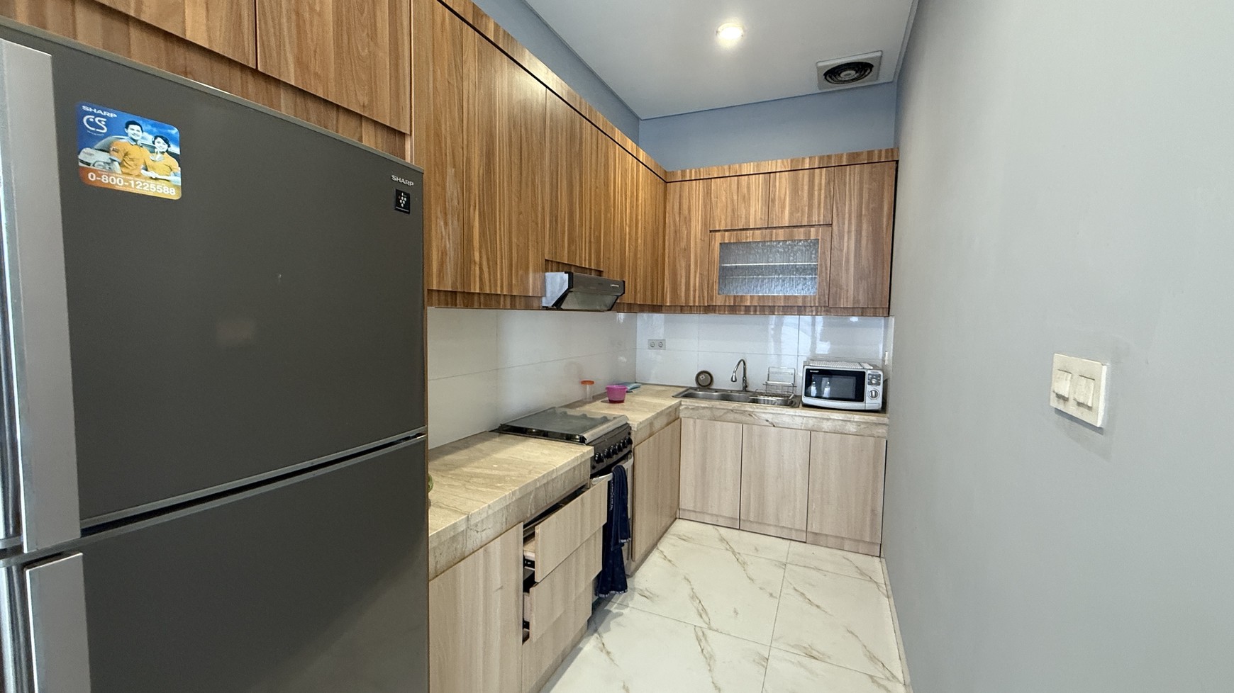 RUMAH MODERN DI KAWASAN SENOPATI, COCOK UNTUK RUMAH TINGGAL ATAU KANTOR