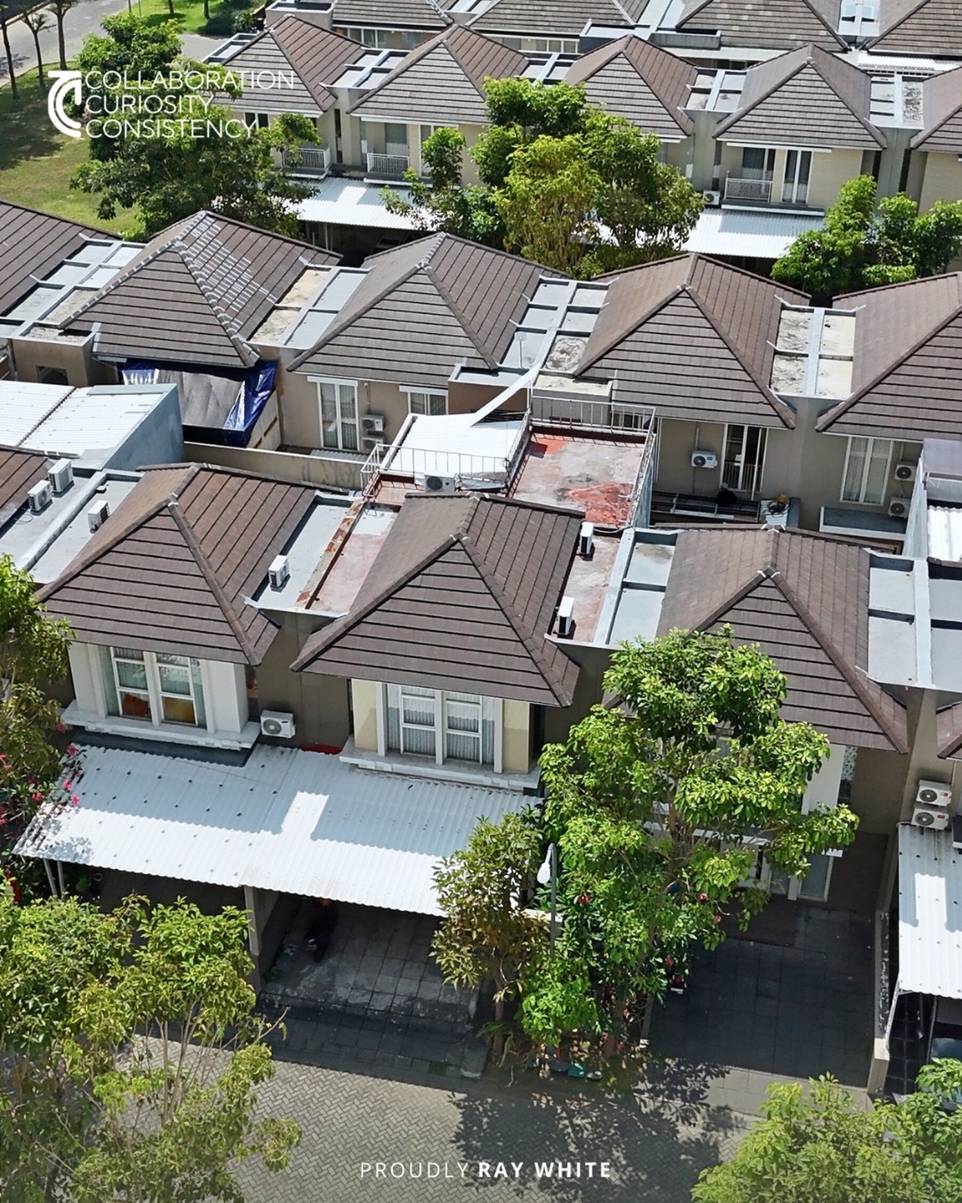 Jual Rumah 2 Lantai Murah dan Furnished, Lingkungan Aman dan Nyaman di GreenLake Citraland Surabaya Dekat dengan Pakuwon City dan Grand Pakuwon