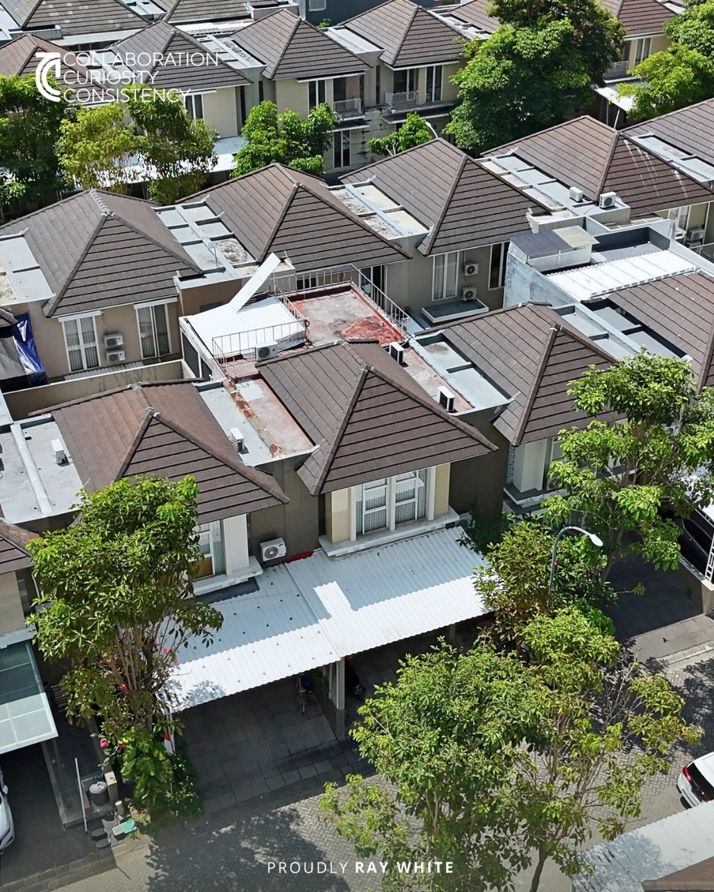 Jual Rumah 2 Lantai Murah dan Furnished, Lingkungan Aman dan Nyaman di GreenLake Citraland Surabaya Dekat dengan Pakuwon City dan Grand Pakuwon