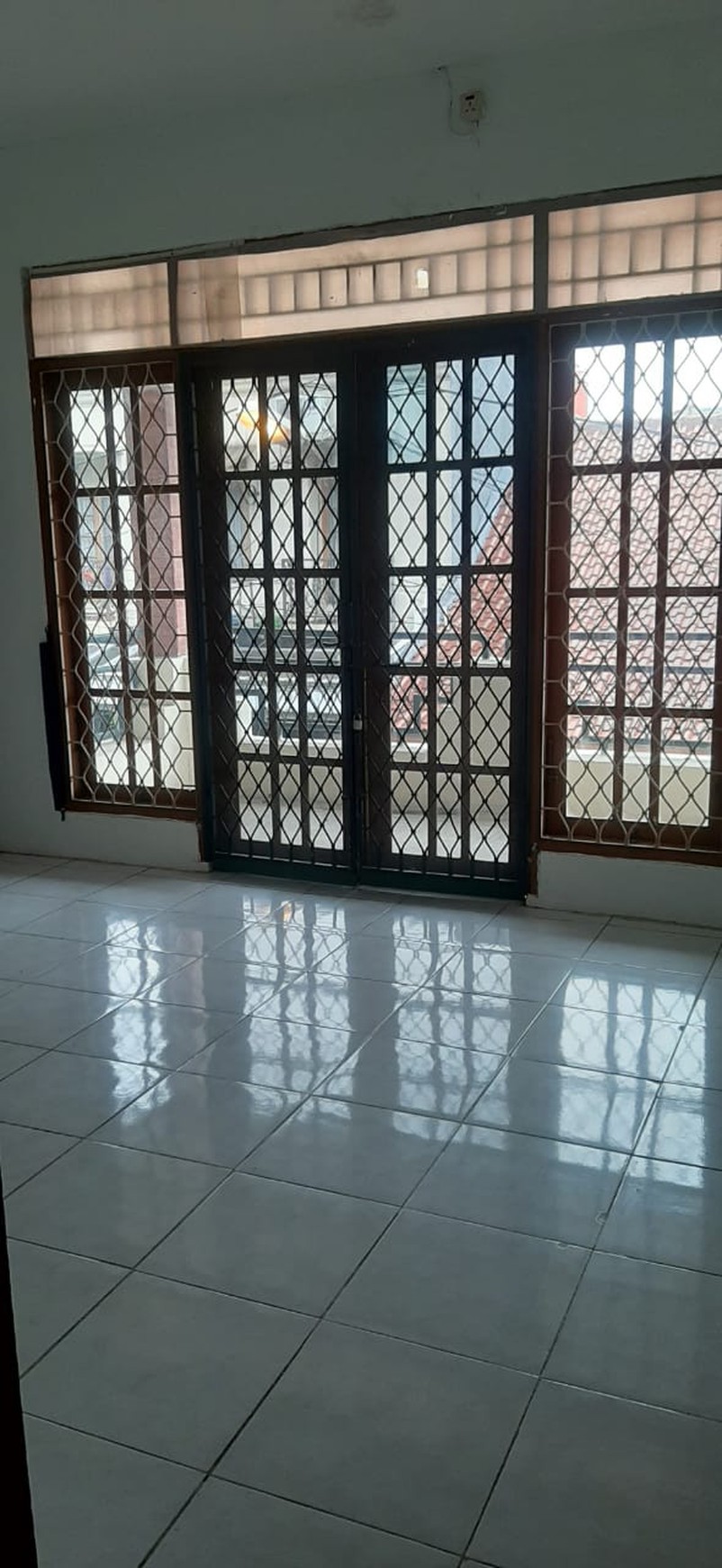 Rumah siap huni dalam kompleks tenang di Ciputat Timur