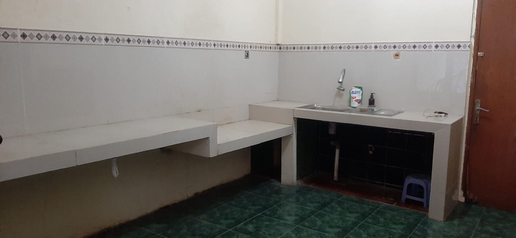 Rumah siap huni dalam kompleks tenang di Ciputat Timur