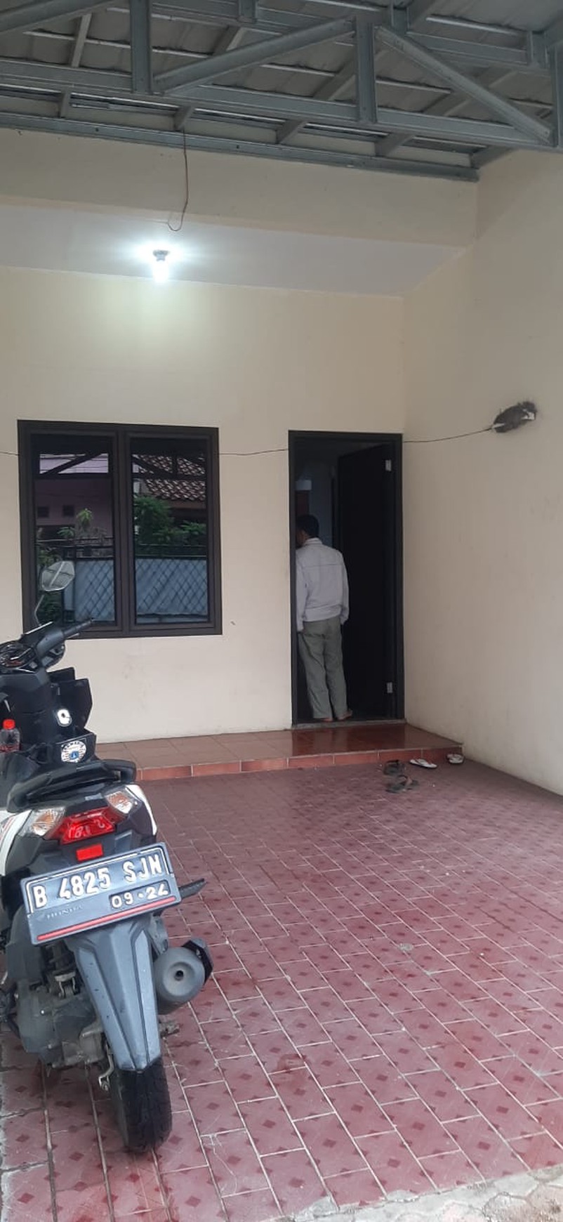 Rumah siap huni dalam kompleks tenang di Ciputat Timur