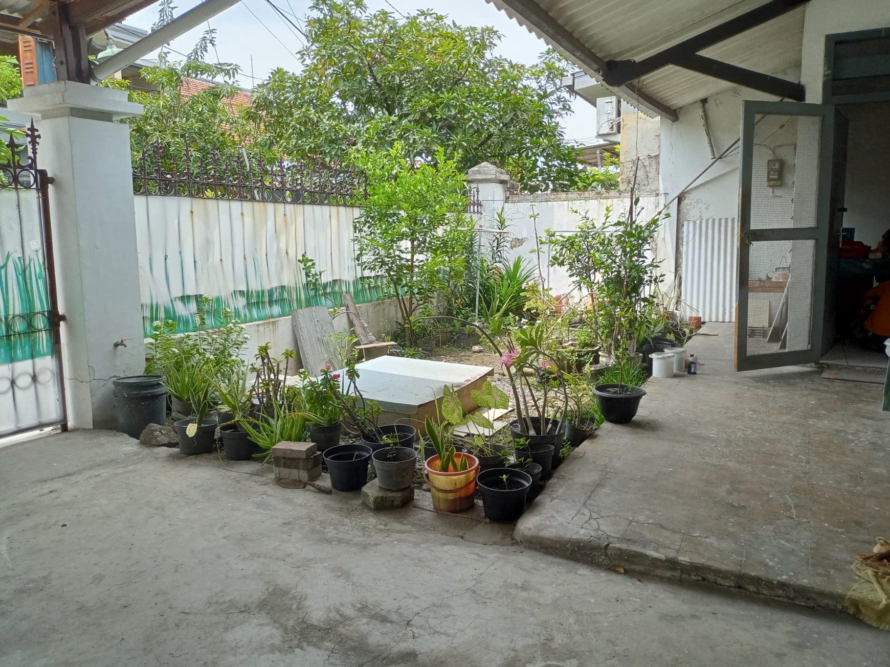 Dijual 200 m2 Rumah Rungkut Asri Utara - Kali Rungkut Dekat Trans Mart Rungkut, Superindo