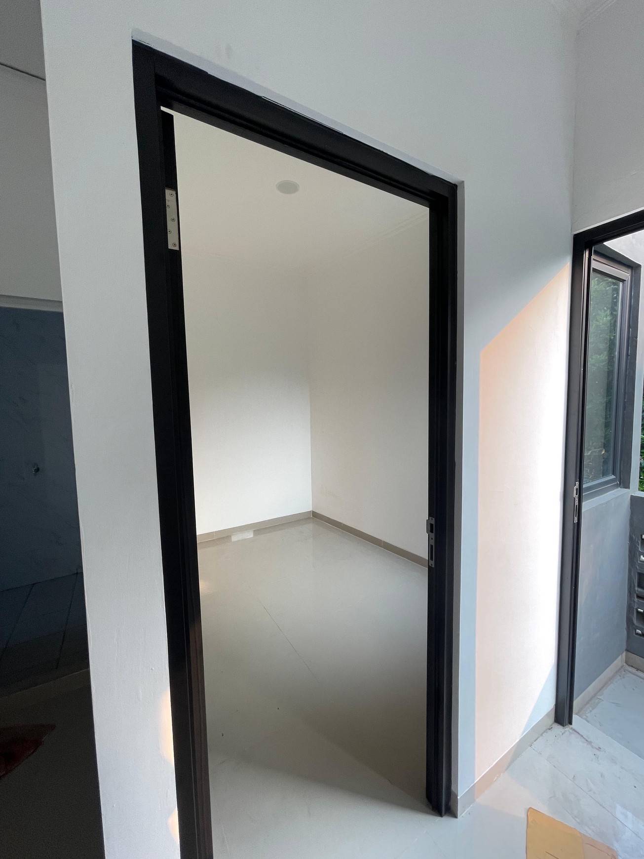 RUMAH MINIMALIS 2 LANTAI SIAP HUNI DI CIPAYUNG JAKTIM