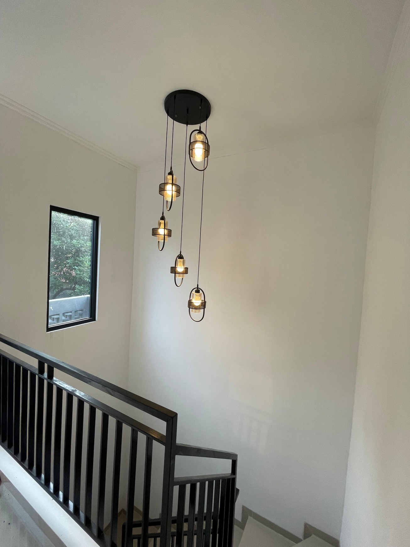 RUMAH MINIMALIS 2 LANTAI SIAP HUNI DI CIPAYUNG JAKTIM