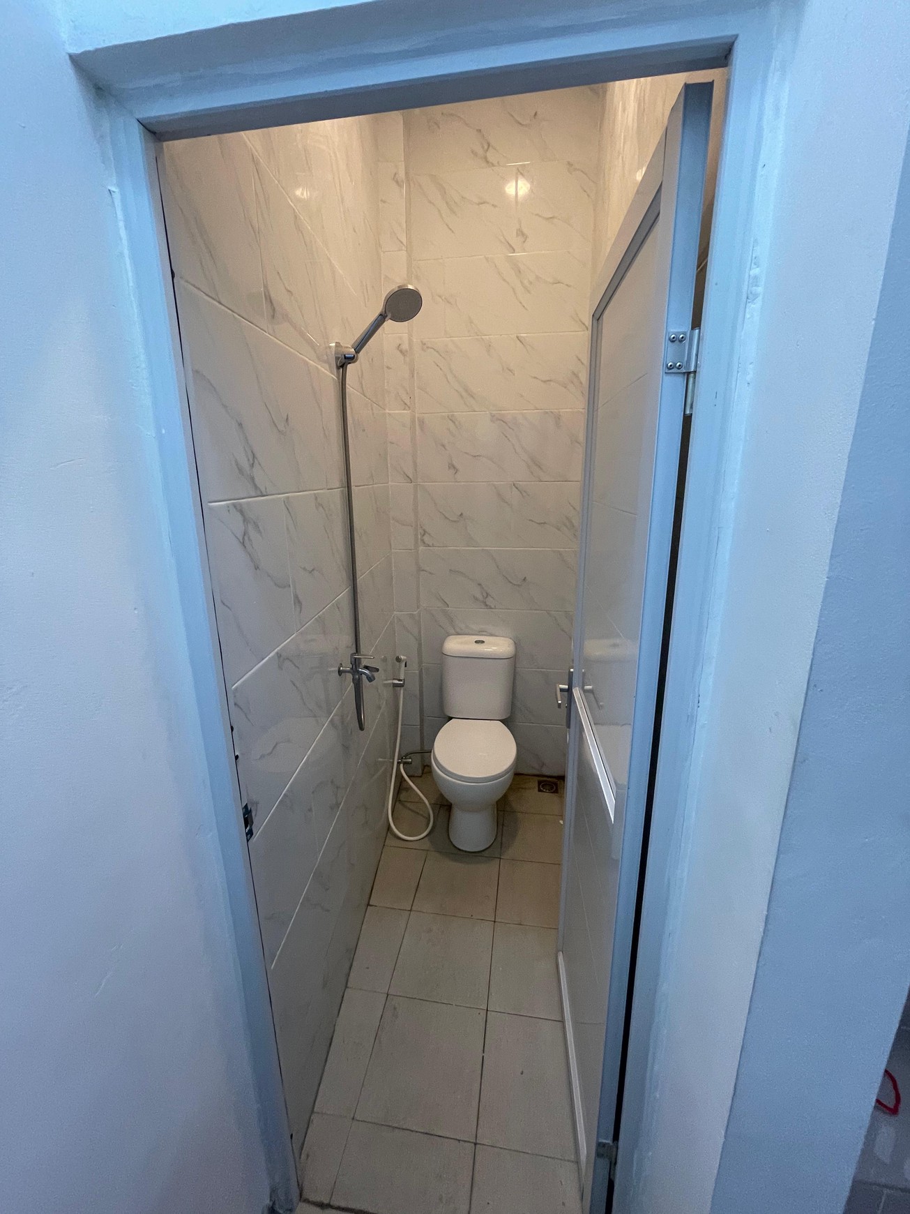 RUMAH MINIMALIS 2 LANTAI SIAP HUNI DI CIPAYUNG JAKTIM