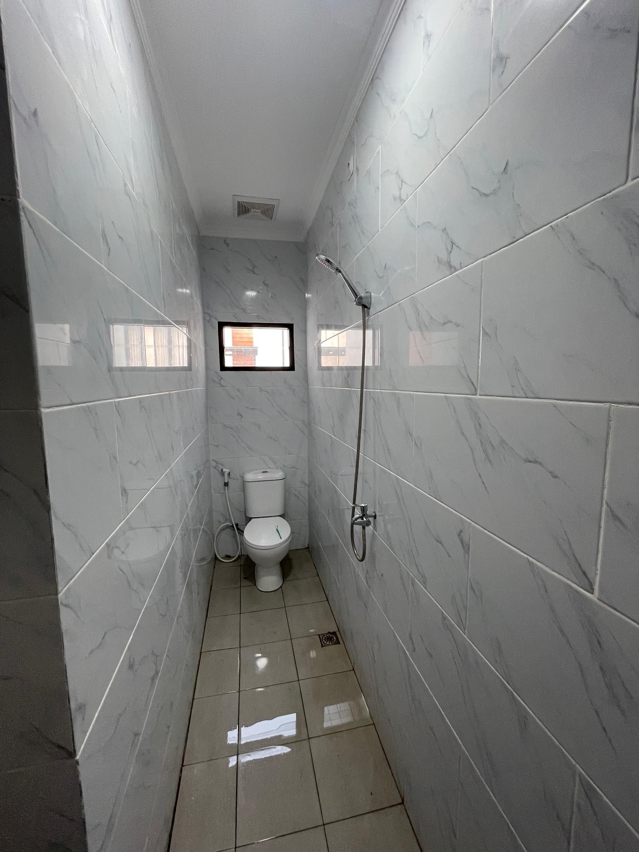 RUMAH MINIMALIS 2 LANTAI SIAP HUNI DI CIPAYUNG JAKTIM