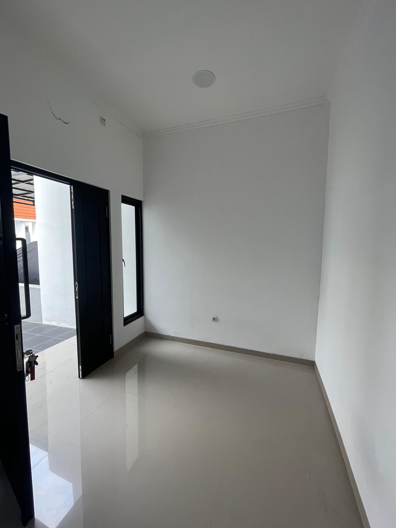 RUMAH MINIMALIS 2 LANTAI SIAP HUNI DI CIPAYUNG JAKTIM