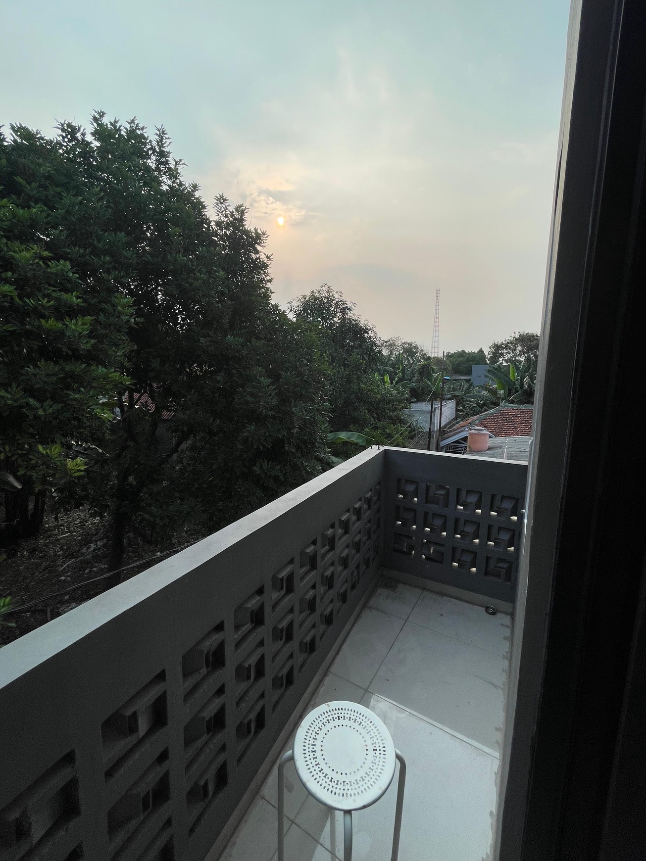 RUMAH MINIMALIS 2 LANTAI SIAP HUNI DI CIPAYUNG JAKTIM