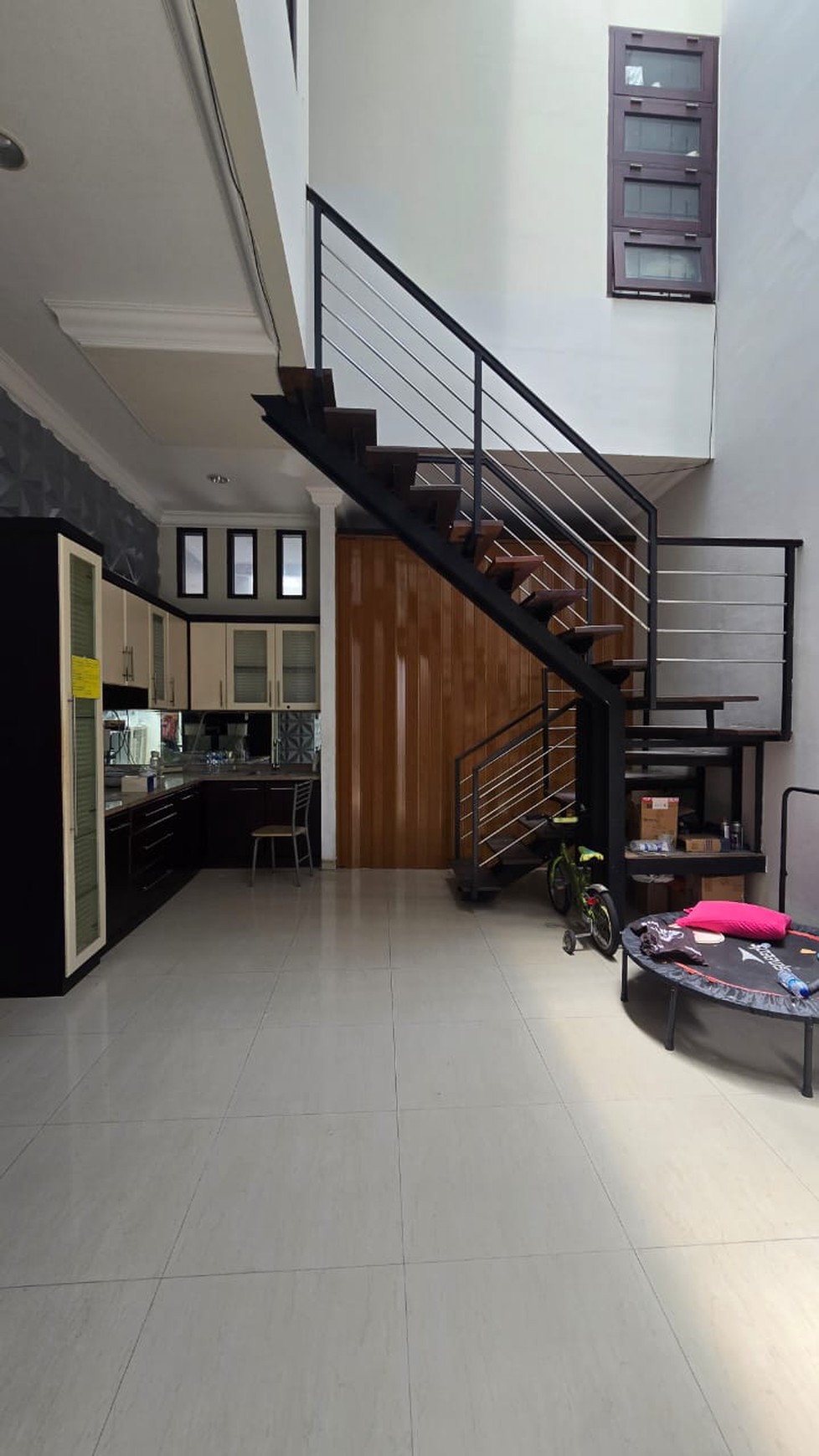 Disewakan Rumah Pakuwon City San Diego Surabaya Timur - Full Furnished - Carport 2 Mobil