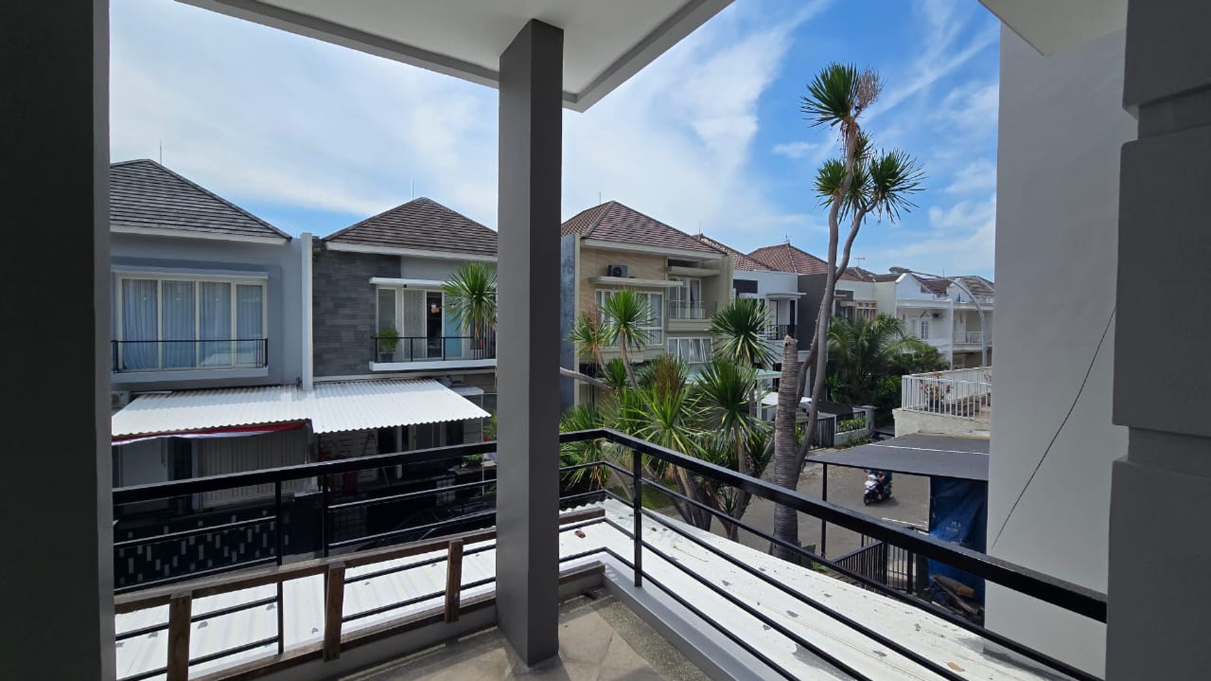 Disewakan Rumah Pakuwon City San Diego Surabaya Timur - Full Furnished - Carport 2 Mobil