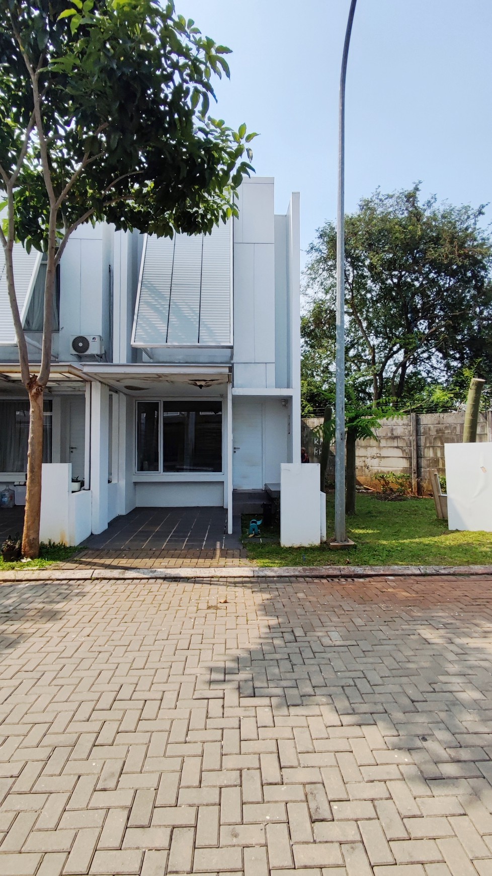Termurah. Rumah modern minimalis Tabebuya Inspirahaus, BSD
