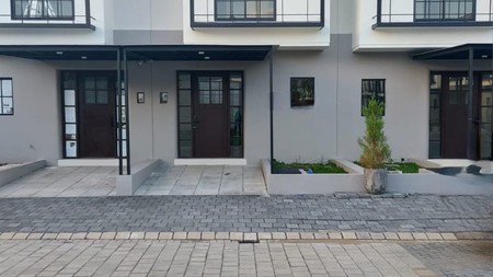 Disewakan Rumah New Gress Dua Lantai Perumahan Graha Natura Surabaya