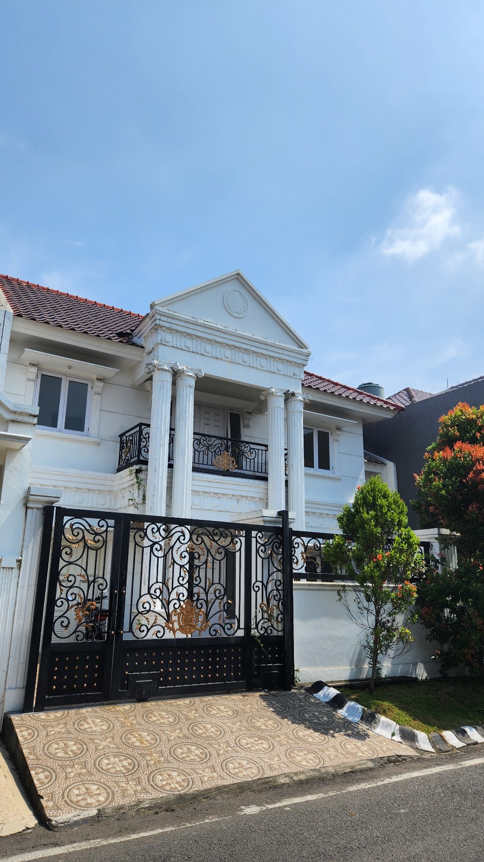 Dijual Rumah Mewah dekat pintu Tol Waru Perum Puri Surya Jaya Jayalan 